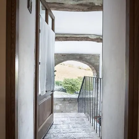 Collelungo Country house